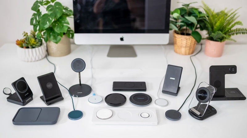 بهترین شارژرهای بی‌سیم 2025|Anker 315 Wireless Charger|Belkin Quick Charge Wireless Charging Pa‌d 15W|Anker 637 Magnetic Desktop Charging Station|Belkin MagSafe 3-in-1 Wireless Charging Stand|Anker 622 MagGo Magnetic Battery|Anker 633 MagGo 2-in-1 Wireless Charger|Baseus Magnetic Wireless Power Bank